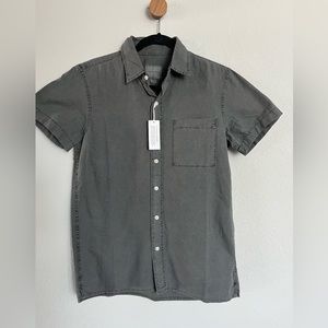 American Eagle. S. NWT. Grey shirt.